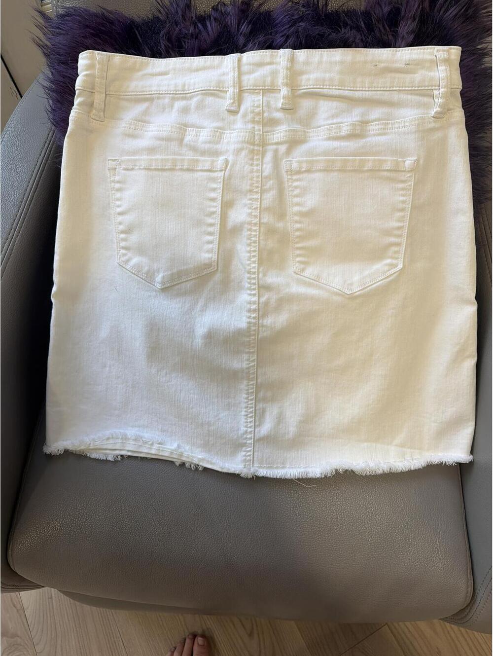Tommy Bahama White/cream Denim Mini Skirt Raw Hem Size 10 - Picture 2 of 5